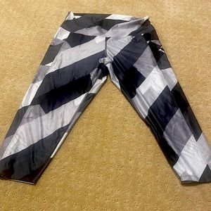 Superfit Hero Capri Leggings Size L